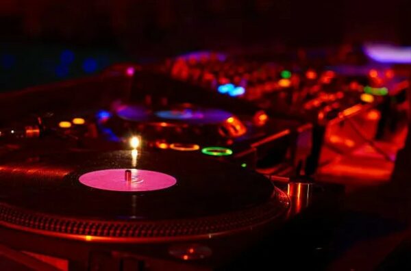 Apocalyptic DJ set Samedi 7 juin à 22h30 (durée 1h30)
